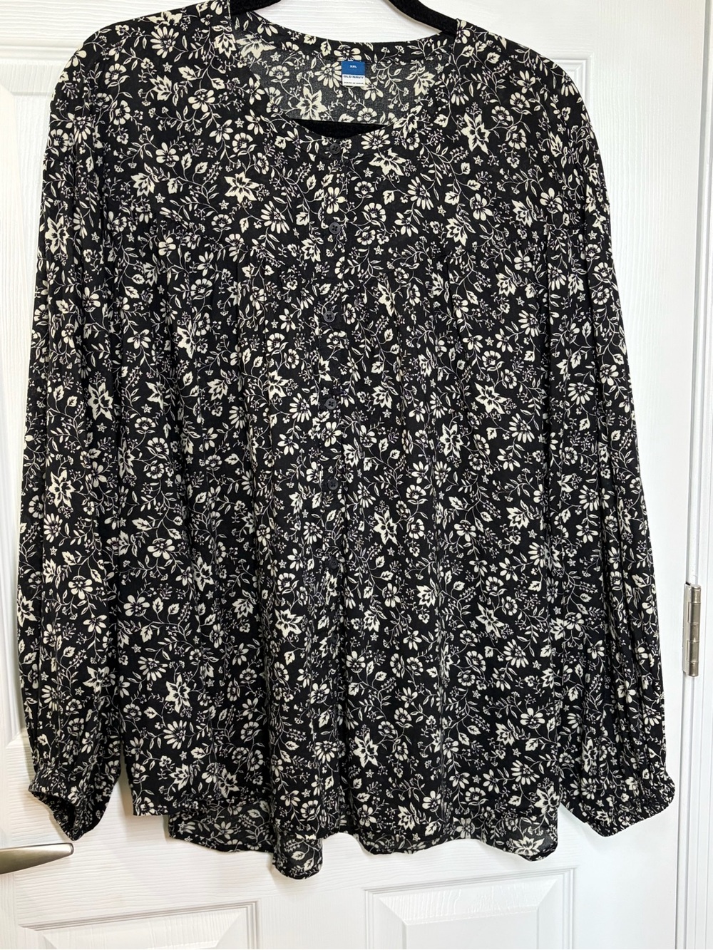 Old Navy Black and Cream Floral Button-Front Blouse